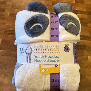 Sainteve kids Youth hooded fleece sleeper.